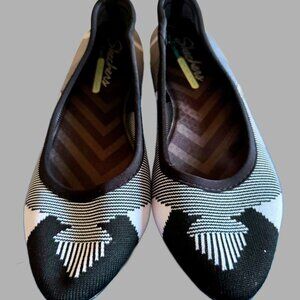 Skechers Cleo Wham Flats - Size 8.5 Black & White Geometric